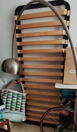 Dos somier de 80cm.  25 euros cada uno.