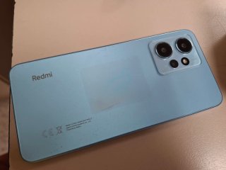Xiaomi Redmi Note 12 con funda