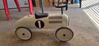 Coche de pedales retro para niños