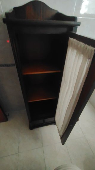 Mueble antiguo de baño madera y cristal
