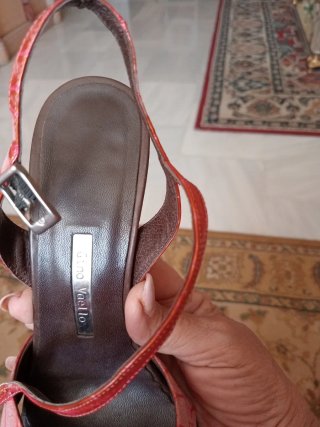 Sandalias de tacón alto madera no muy fino color f