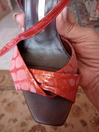 Sandalias de tacón alto madera no muy fino color f