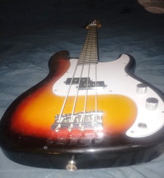 Bajo Eléctrico MAX Music + Accesorios