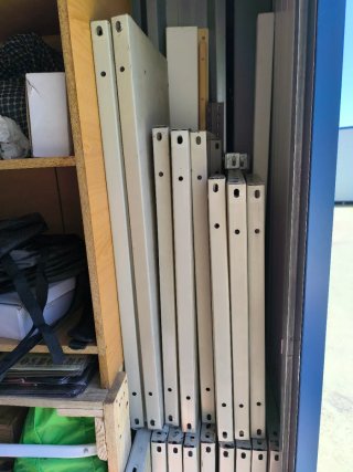 Baldas metálicas para estantería varias medidas 5€