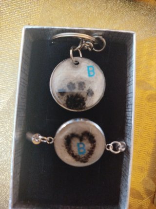 Llavero y pulsera con cenizas de tu mascota