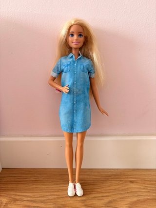 Barbie Muñeca Mattel con Perro y Maleta