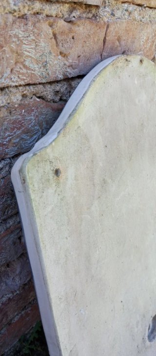 Fuente cerámica decorada