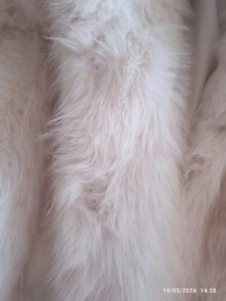 Abrigo pelo Stradivarius beige