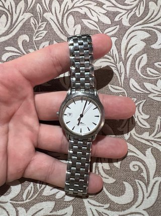 Reloj de pulsera plateado