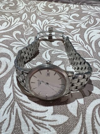 Reloj de pulsera plateado