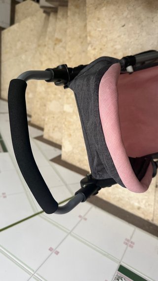 Carrito para muñecas rosa