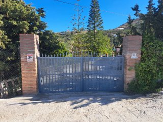 Puerta de entrada a finca
