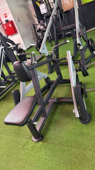 Máquina Remo Dorsal Gimnasio