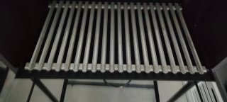 Barbacoa de metal y madera