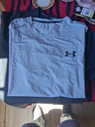 Camiseta Under Armour gris
