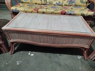 Set di mobili in bambù: divano e poltrone