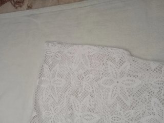 Maglietta donna con stampa floreale traforata