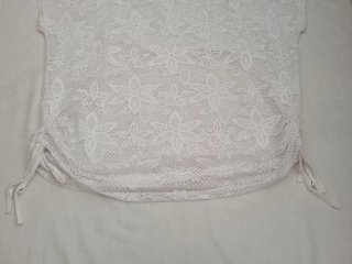 Maglietta donna con stampa floreale traforata