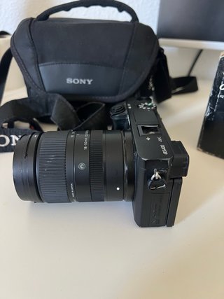 Sony a6400 + Sigma 18-50mm f/2.8