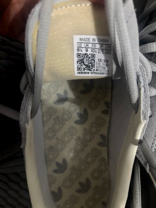 Zapatillas Adidas Grises y Blancas
