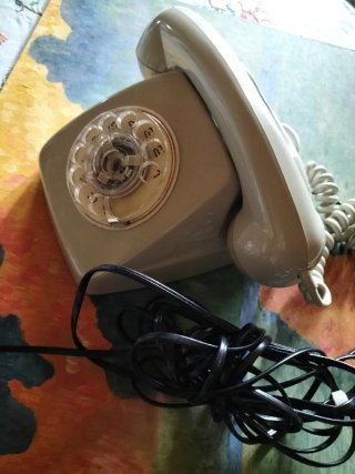 Teléfono antiguo beige/gris