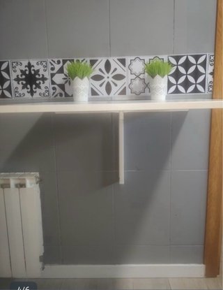 Mesa abatible pared blanca IKEA
