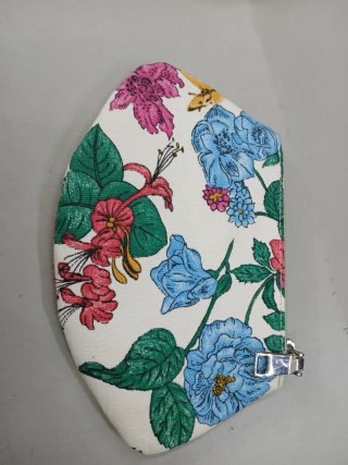 Portamonete con fiori e farfalle