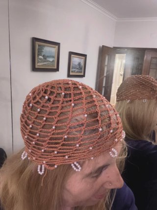 Touca de crochê com pérolas
