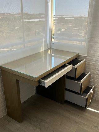 Escritorio madera y cristal