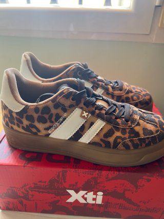 Zapatillas urbanas XTI leopardo