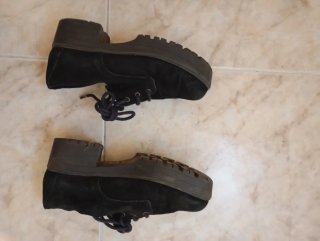 Zapatos negros con cordones