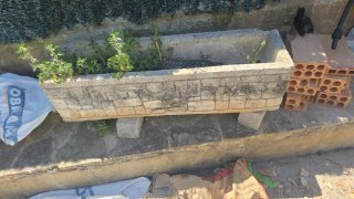 Jardinera de piedra estilo rústico