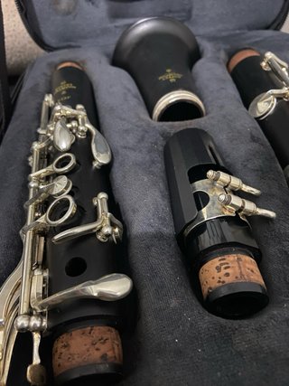 Clarinete con accesorios