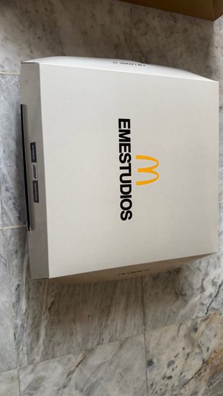 Sudadera EMESTUDIOS x McDonald's Negra