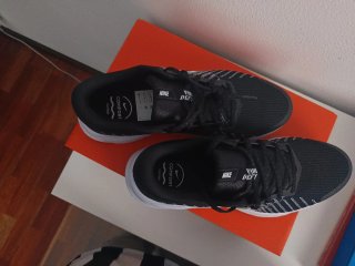 Nike Run Defy Zapatillas Negras y Blancas