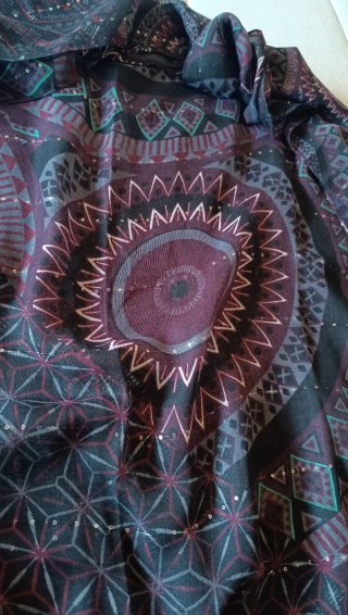 Pashmina Desigual. En tonos Morados