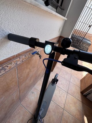 Patinete Xiaomi + Casco + Cargador+valvula ruedas
