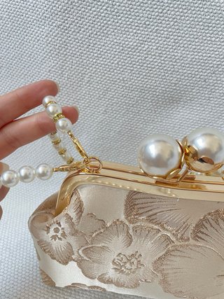 Bolso de fiesta perlas y bordado floral