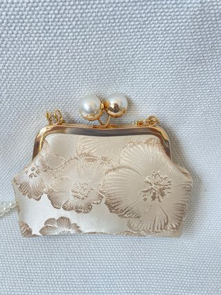 Bolso de fiesta perlas y bordado floral