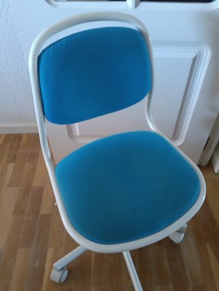 Sedia da scrivania IKEA blu e bianca