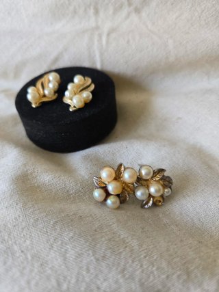 Pendientes vintage dorados con simil de perlas