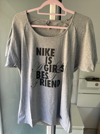 Camiseta Nike Gris