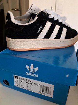 Zapatillas Adidas Negras y Blancas