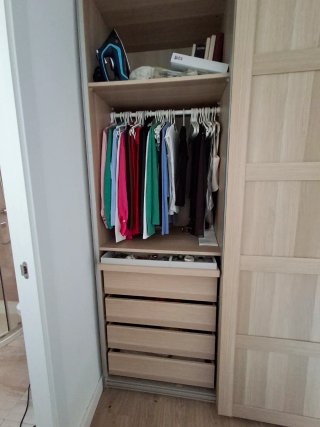 Armario puertas correderas madera Ikea