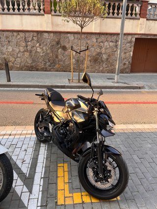 Kawasaki Z650 2023 Negra 16.500 km