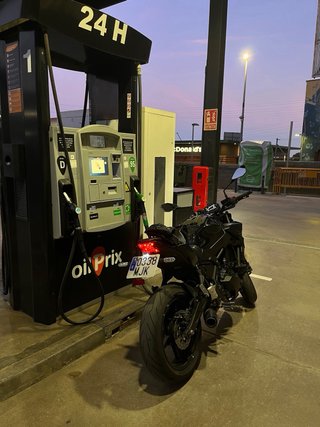 Kawasaki Z650 2023 Negra 16.500 km