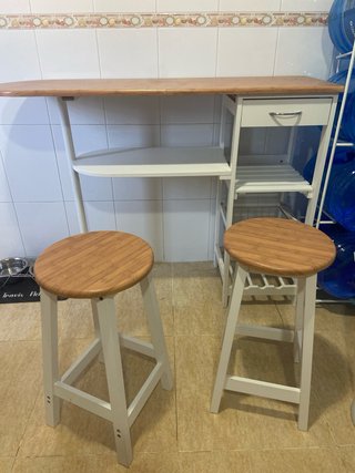 Mesa verdulero con 2 taburetes