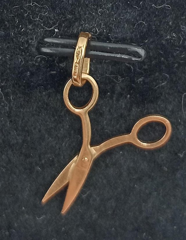 Colgante Tijeras de oro 18k, 0,67gr, Ref. O-411.