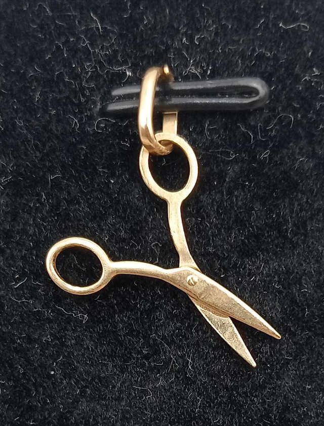 Colgante Tijeras de oro 18k, 0,67gr, Ref. O-411.