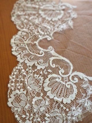 Vestido de Novia Beige/Blanco con Volantes